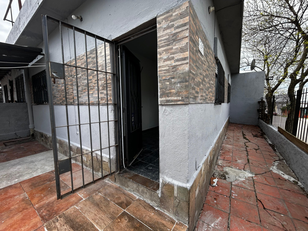 Casa ID.5065 - Alquiler Casa 1 Dormitorio Cerrito con patio y parrillero