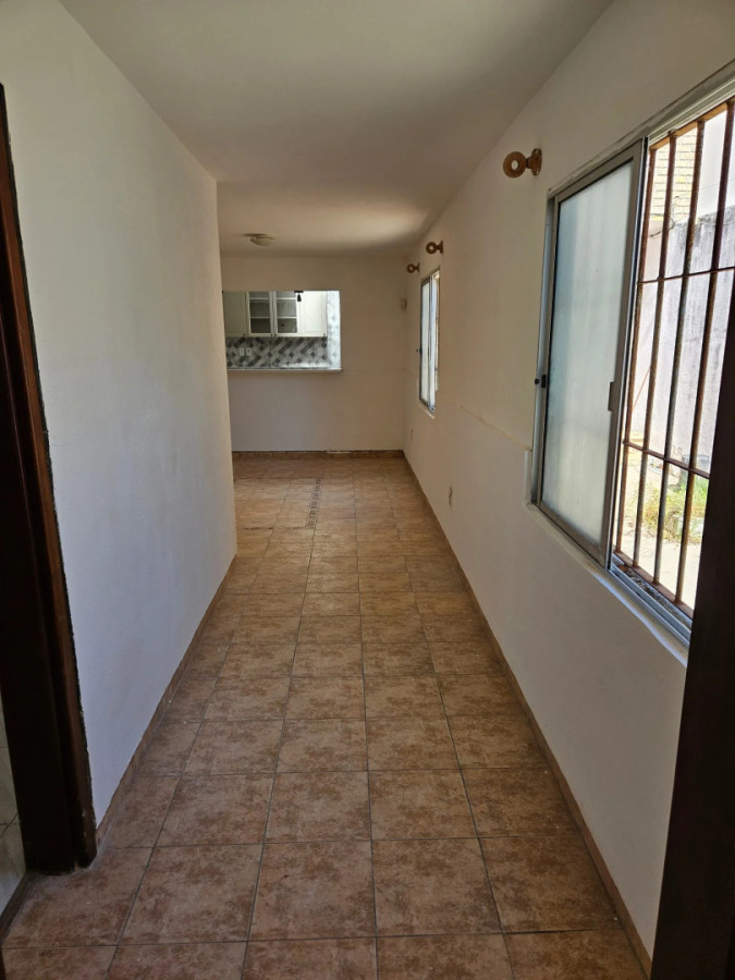 Casa ID.5631 - Alquiler Casa 2 Dormitorios Buceo con patio y cochera