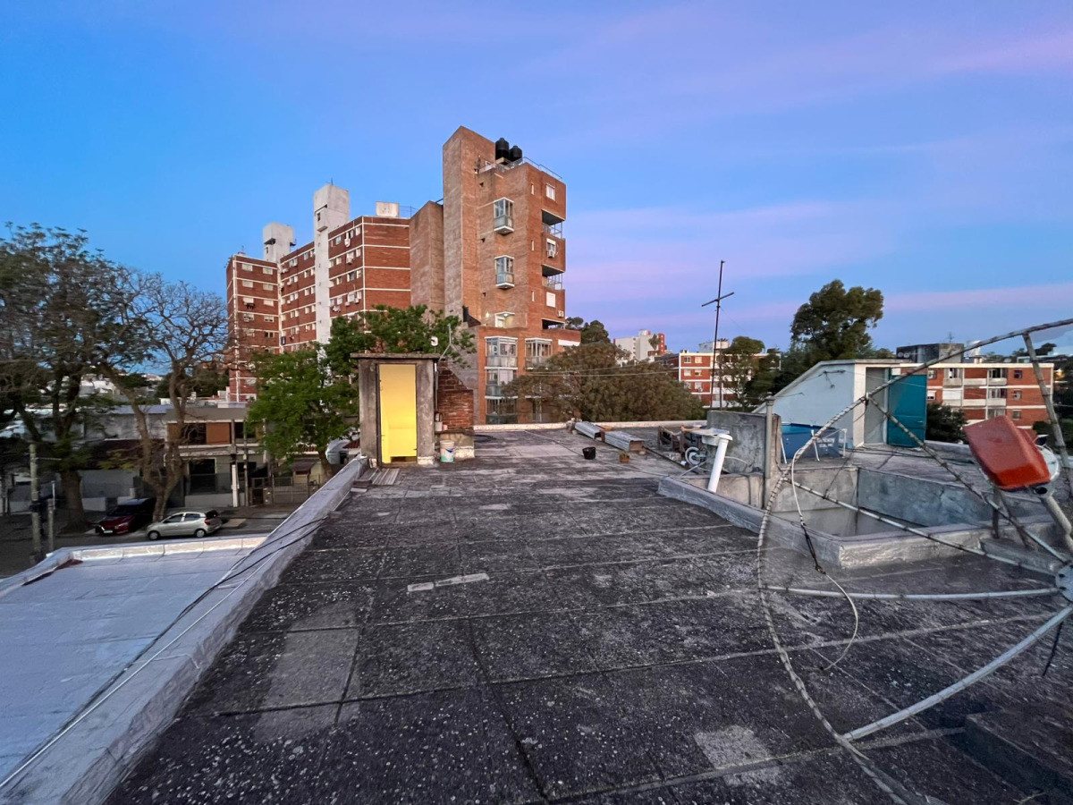 Casa ID.5345 - Venta Casa de Altos 2 Dormitorios Buceo con Balcon y Azotea