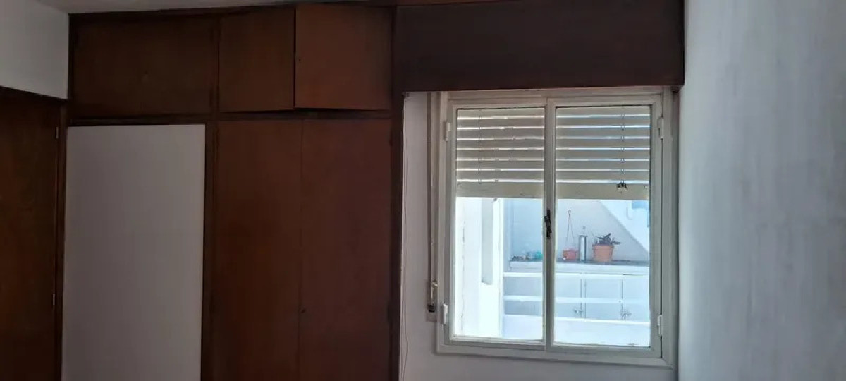 Casa ID.6452 - Alquiler Casa  4 Dormitorios Buceo con azotea y cochera 