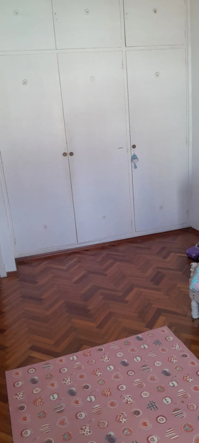 Casa ID.5639 - Venta Casa 2 Dormitorios La Comercial con terraza y garaje