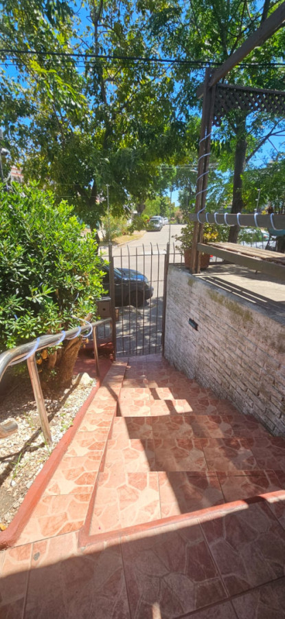 Casa ID.6049 - Venta Casa 2 Dormitorios Aires Puros con Garaje y Patio