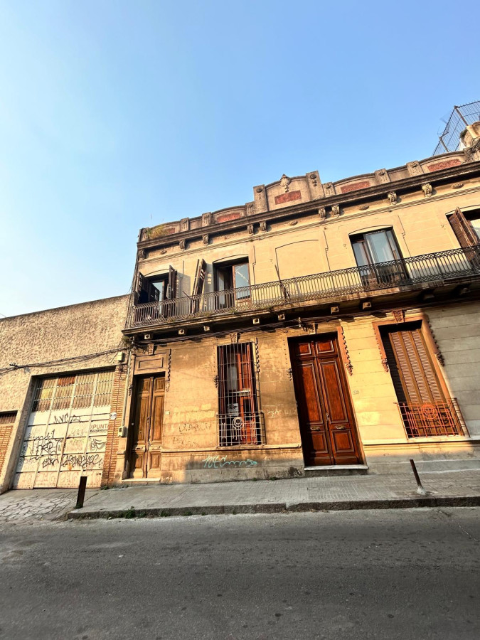 Casa ID.3549 - Venta Casa 4 Dormitorios Centro con Balcón 