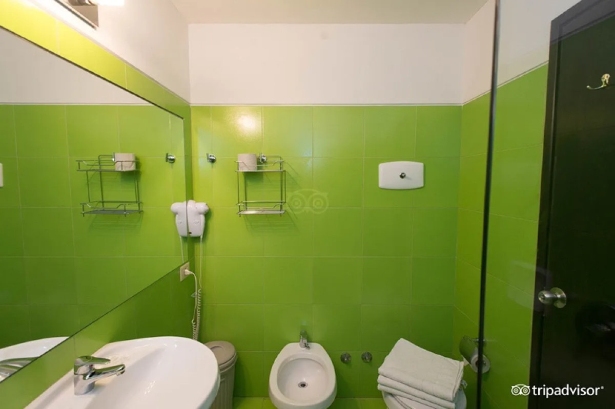 Casa ID.4852 - Venta Hotel Iberia Centro Montevideo Inversión