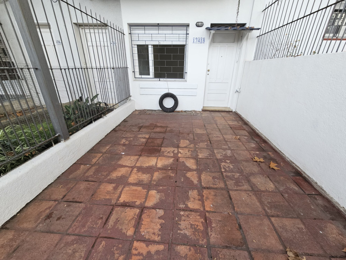 Casa ID.6202 - Venta con Renta Casa 2 Dormitorios Buceo con patio y cochera