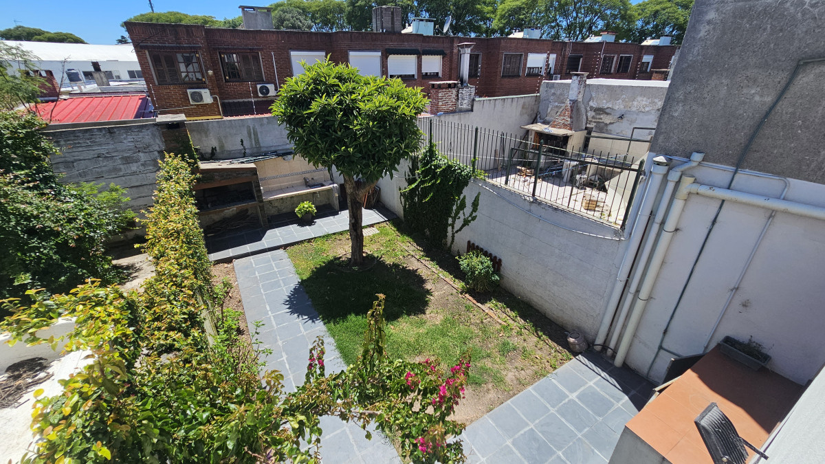 Casa ID.3323 - Venta Casa Sayago sobre Millán 2 Dormitorios Patio y Cochera 