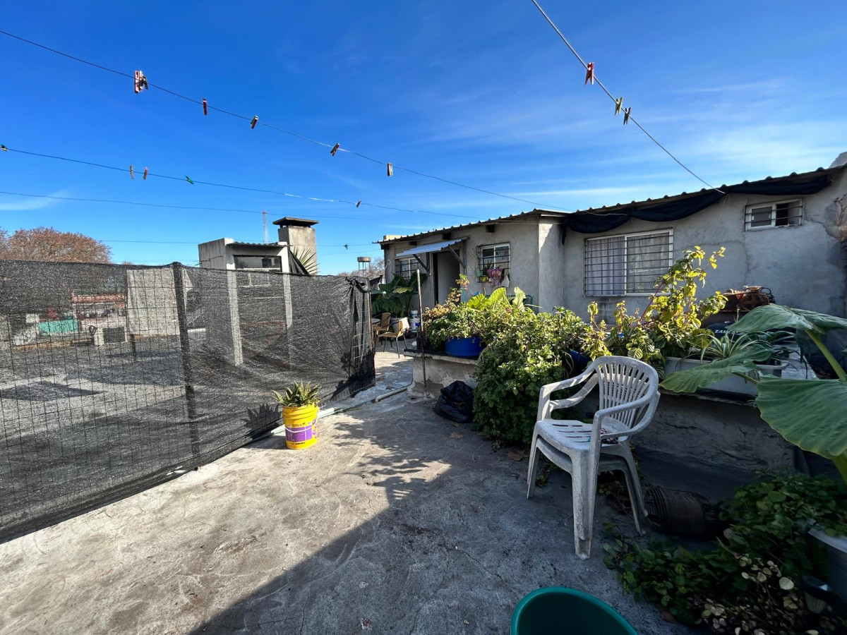 Casa ID.3528 - Venta Casa con Renta Inversión 6 Dormitorios Goes con Patio