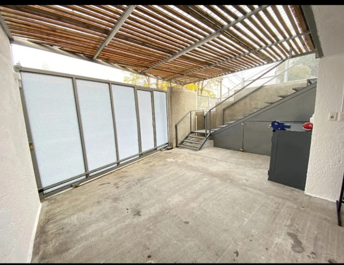 Casa ID.5692 - Venta Casa PH 2 Dormitorios Buceo con Patio y Cochera