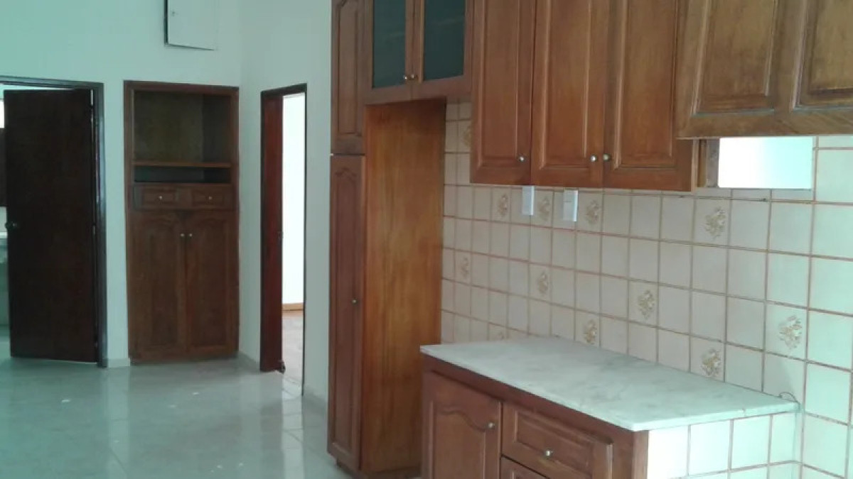 Casa ID.5885 - Alquiler Casa 2 Dormitorio Buceo con patio con parrillero