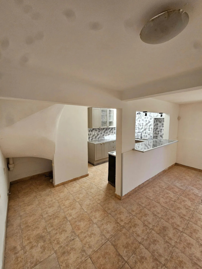 Casa ID.5631 - Alquiler Casa 2 Dormitorios Buceo con patio y cochera