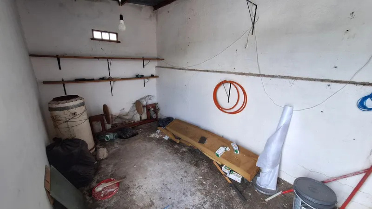 Casa ID.5676 - Venta Casa 3 Dormitorios La Comercial con patio y cochera