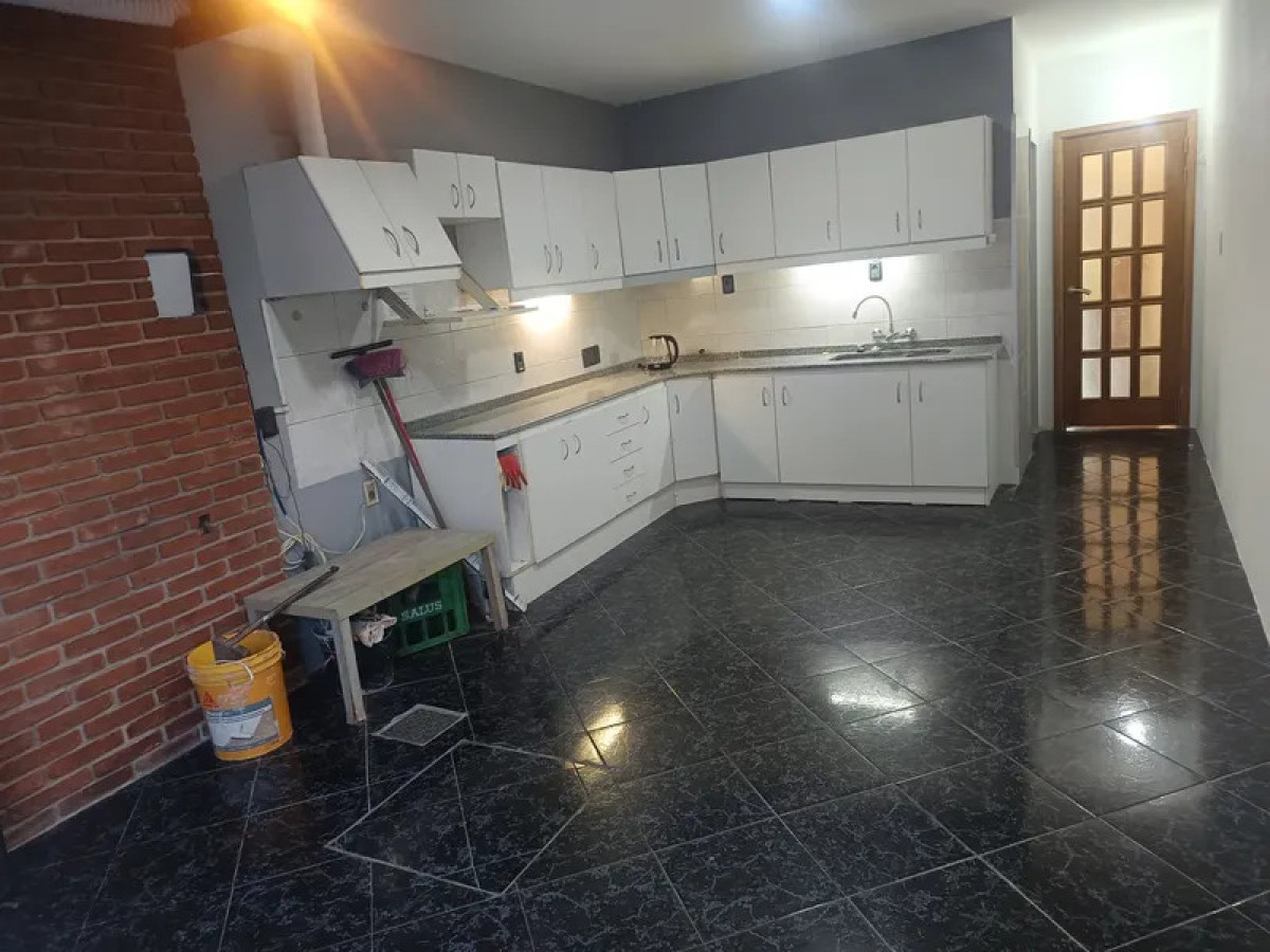 Casa ID.6416 - Alquiler Casa 2 Dormitorios Brazo Oriental con patio y cochera