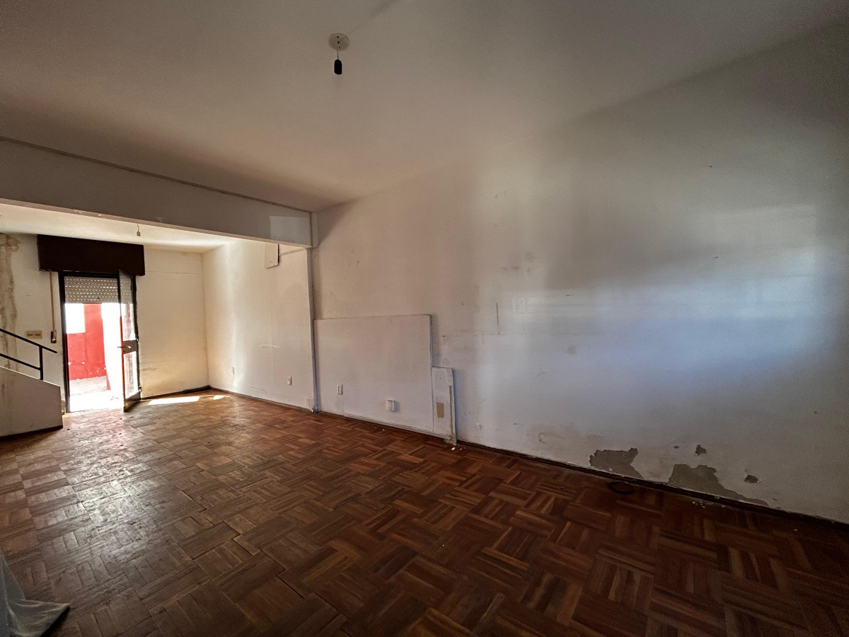 Casa ID.5254 - Venta Casa a Reciclar 3 Dormitorios Pocitos con Cochera