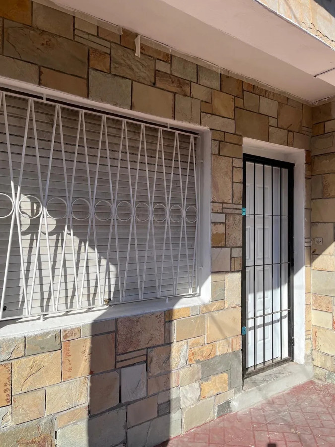 Casa ID.5018 - Venta Casa 2 Dormitorios Villa Española con jardin y cochera