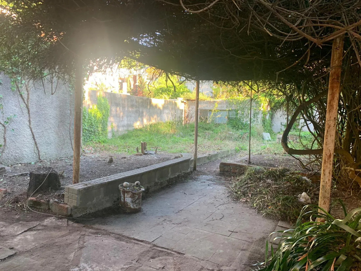 Casa ID.5265 - Venta Terreno con Casa a Reciclar Malvin Sur Inversion