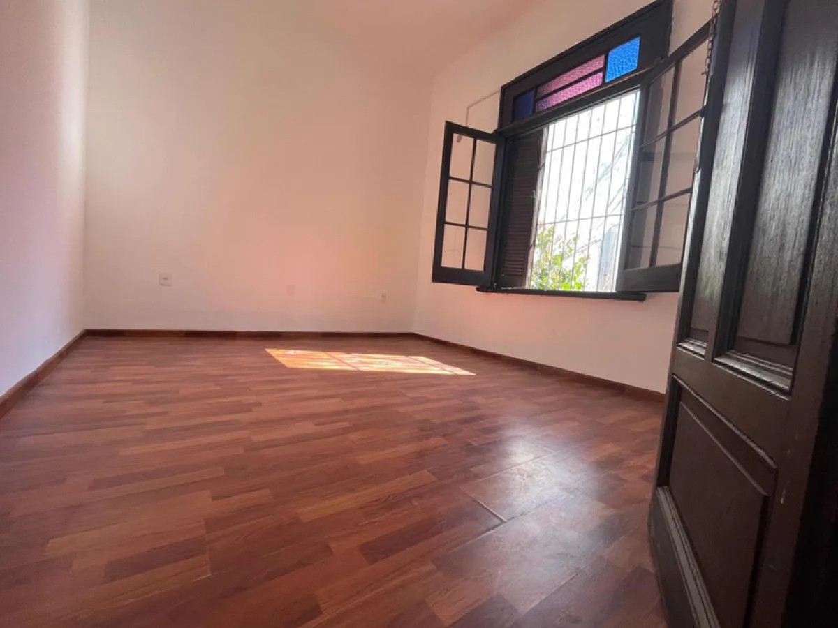 Casa ID.5232 - Venta con renta Casa 4 Dormitorios Cordon con patio y garaje