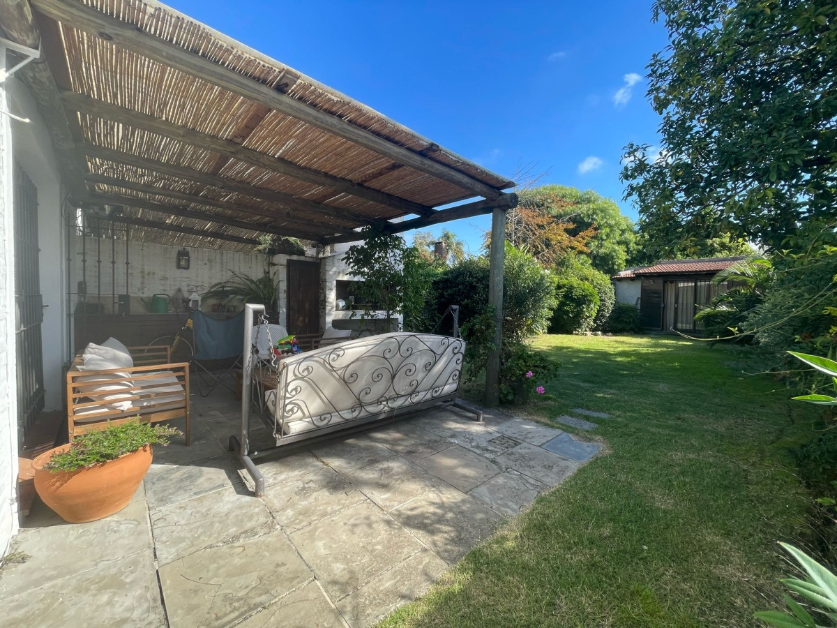 Casa ID.3180 - Venta Casa 3 Dormitorios Carrasco Norte Jardín Cochera 