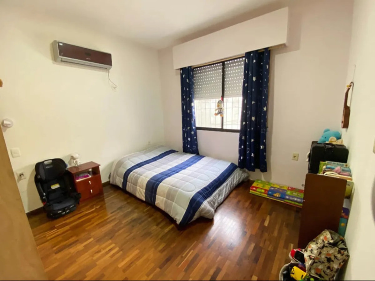 Casa ID.5692 - Venta Casa PH 2 Dormitorios Buceo con Patio y Cochera