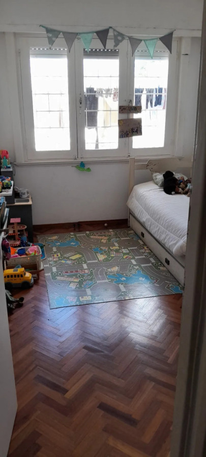 Casa ID.5639 - Venta Casa 2 Dormitorios La Comercial con terraza y garaje