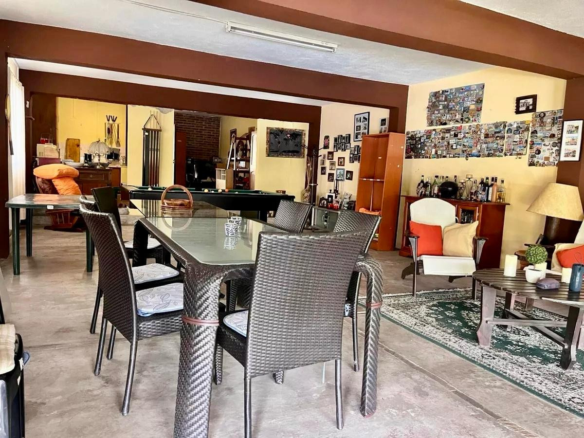 Casa ID.4588 - Venta Casa 5 Dormitorios Malvin con Piscina Barbacoa y Garaje
