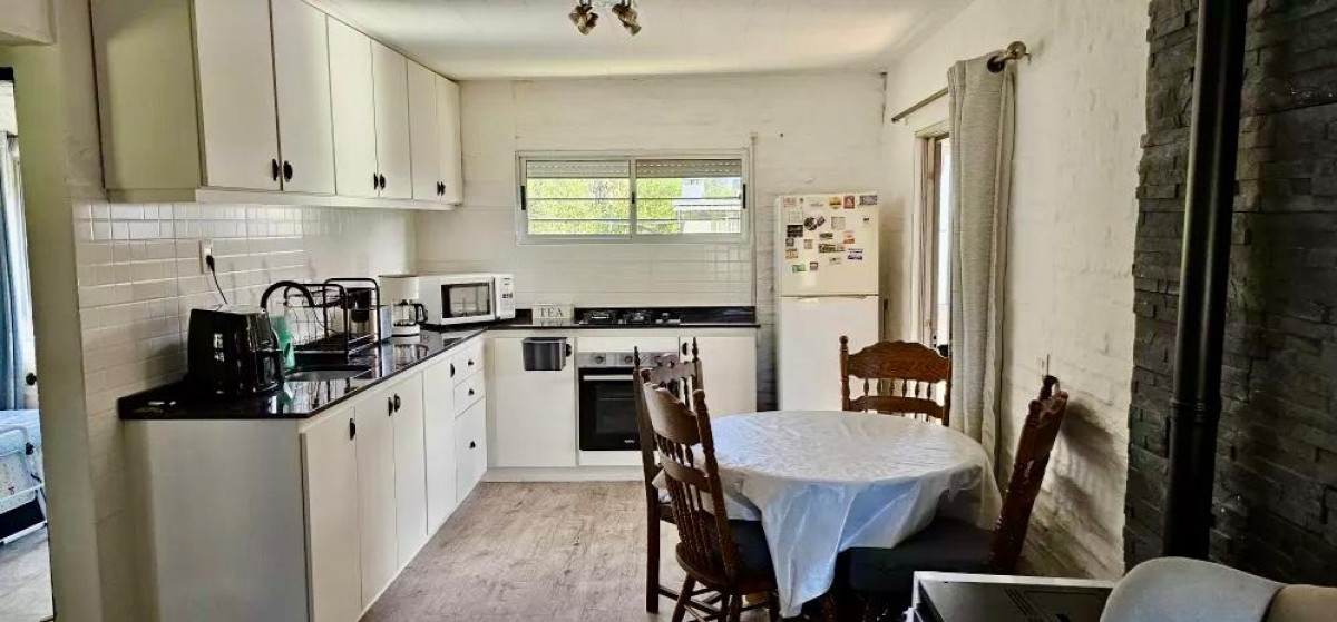 Casa ID.3664 - Venta Terreno con 2 Casas La Floresta con Barbacoa y Piscina 