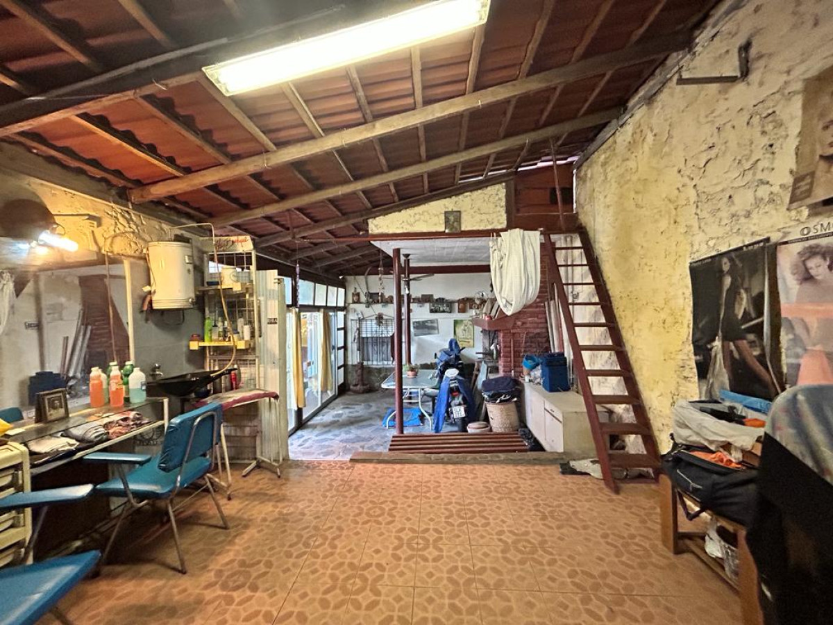 Casa ID.2740 - Venta Casa en ph 2 Dormitorios Buceo con Barbacoa y Garaje