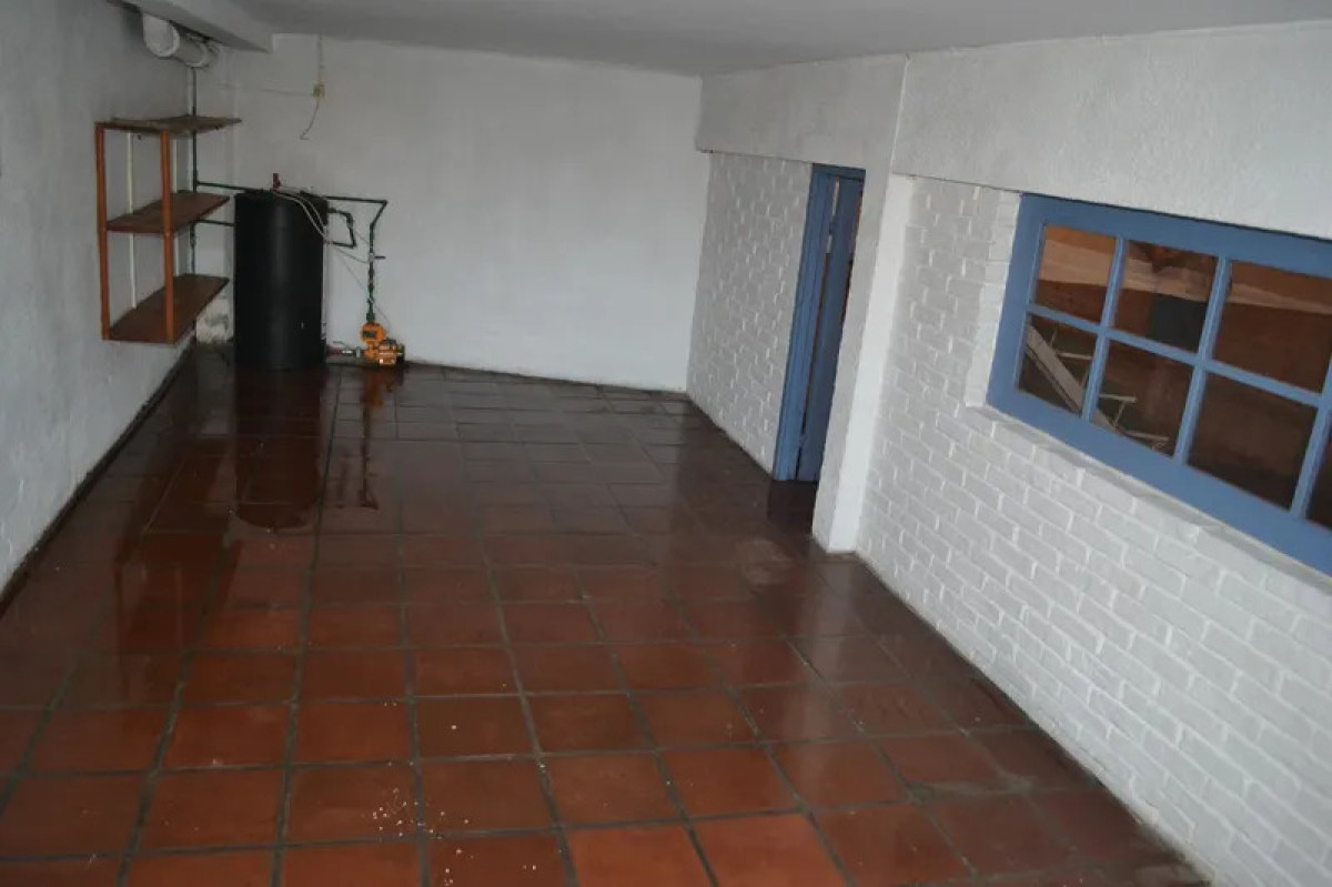 Casa ID.5934 - Alquiler Casa 2 Dormitorios Malvin con patio y cochera