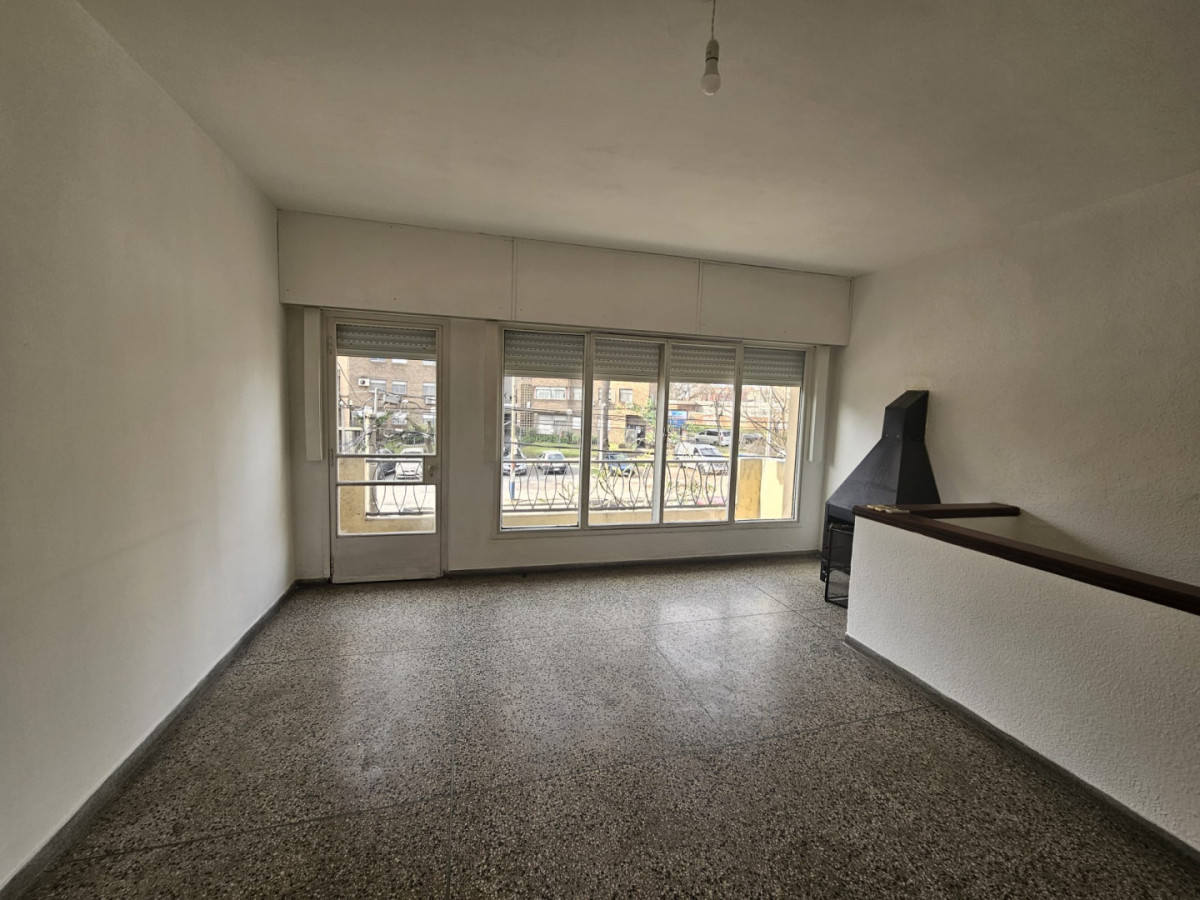 Casa ID.6782 - Alquiler Casa de Altos 2 Dormitorios La Blanqueada Parrillero