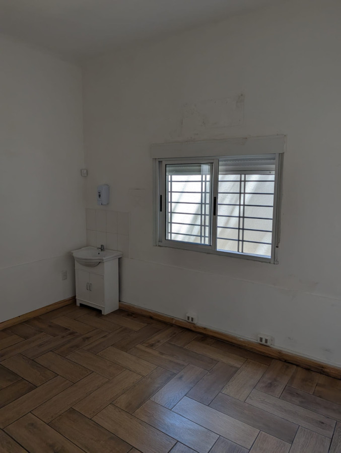 Casa ID.5946 - Alquiler o Venta Casa ideal Empresa La Blanqueada 160m2