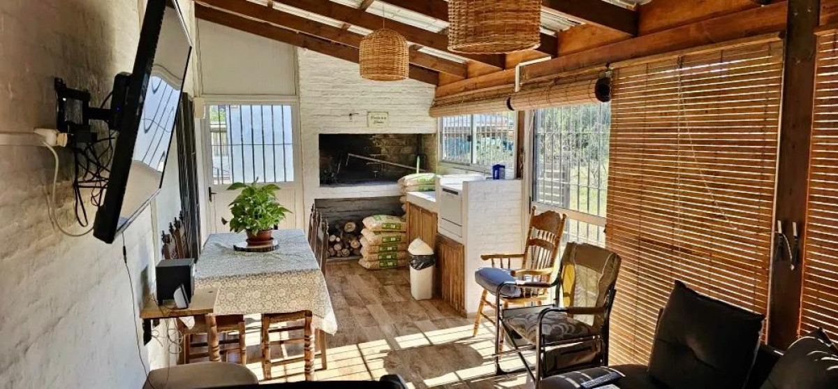 Casa ID.3664 - Venta Terreno con 2 Casas La Floresta con Barbacoa y Piscina 