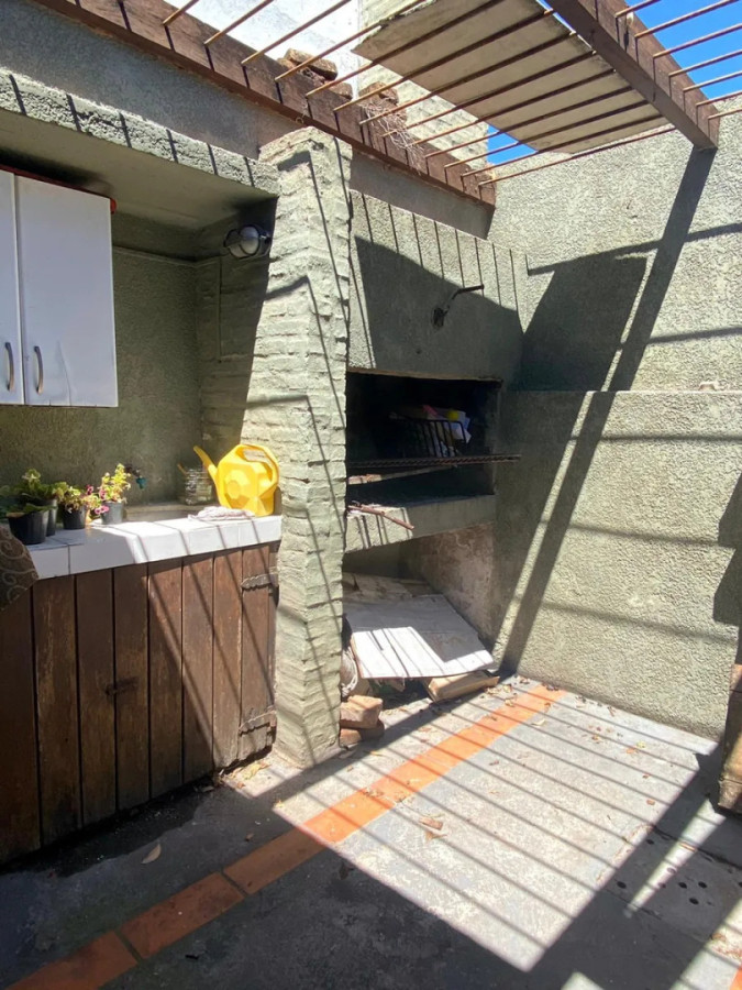 Casa ID.5436 - Alquiler o Venta Casa PH 3 Dormitorios Malvin Patio y Parrillero