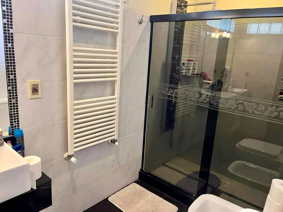 Casa ID.4588 - Venta Casa 5 Dormitorios Malvin con Piscina Barbacoa y Garaje