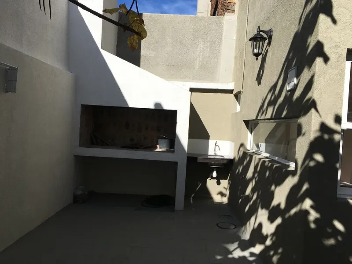 Casa ID.6399 - Alquiler Casa 4 Dormitorios Carrasco patio y garaje