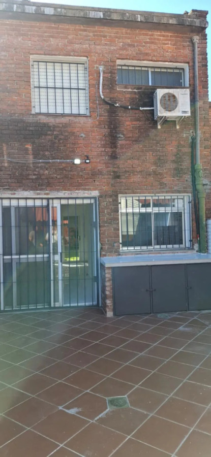 Casa ID.5637 - Alquiler Casa 2 Dormitorios Malvin con jardin y patio 