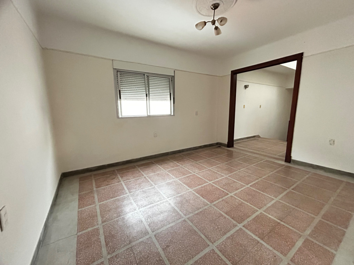 Casa ID.4774 - Venta Casa 4 Dormitorios Unión con balcón 