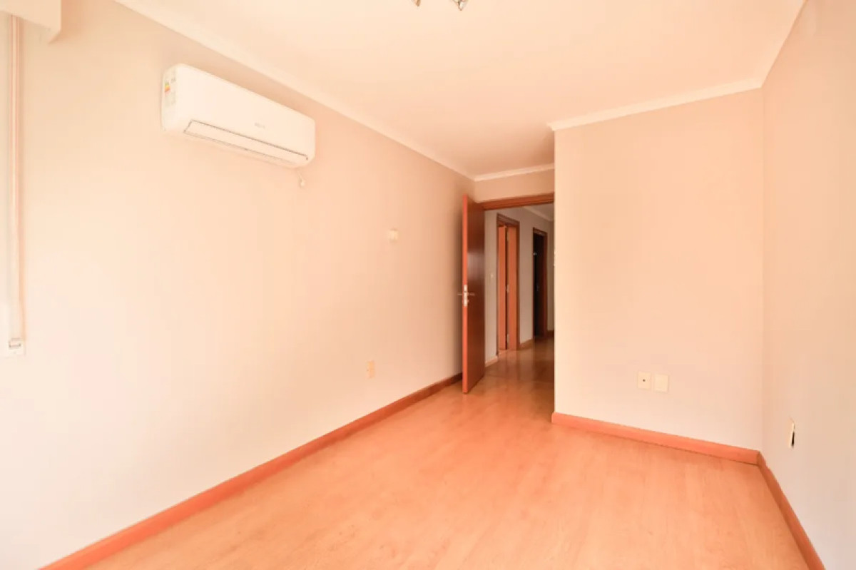 Casa ID.4673 - Venta Excelente Casa 4 Dormitorios Pocitos Garaje y Jardin