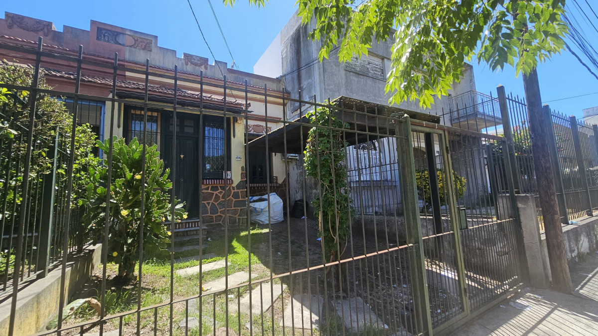 Casa ID.3323 - Venta Casa Sayago sobre Millán 2 Dormitorios Patio y Cochera 