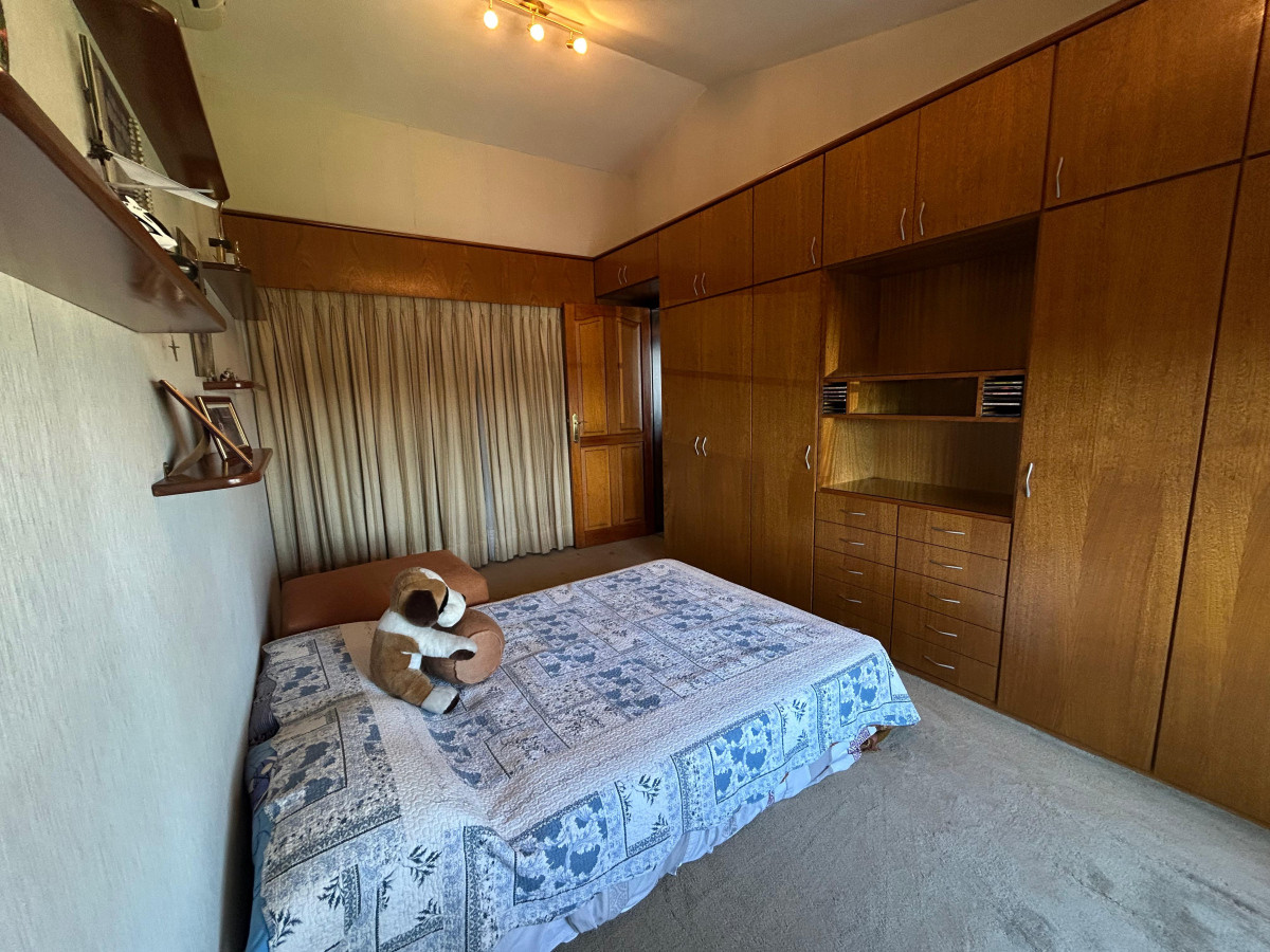 Casa ID.4896 - Venta Gran Casa 4 Dormitorios con Galpón y Piscina Colón