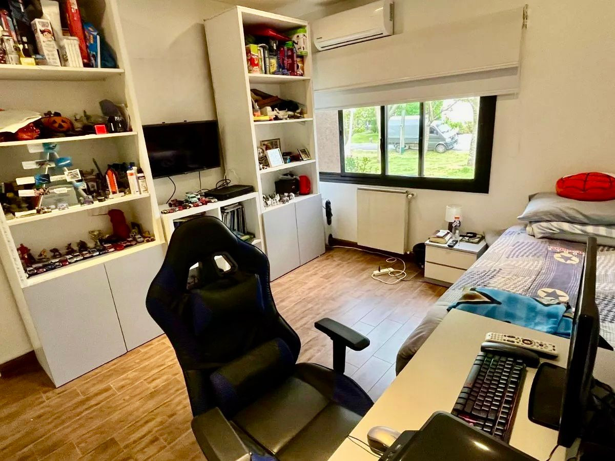 Casa ID.3972 - Venta Casa 4 Dormitorios Barrio Privado La Tahona con Piscina