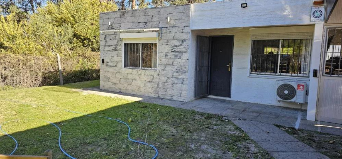 Casa ID.3664 - Venta Terreno con 2 Casas La Floresta con Barbacoa y Piscina 