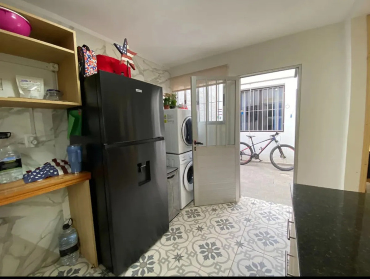 Casa ID.5692 - Venta Casa PH 2 Dormitorios Buceo con Patio y Cochera