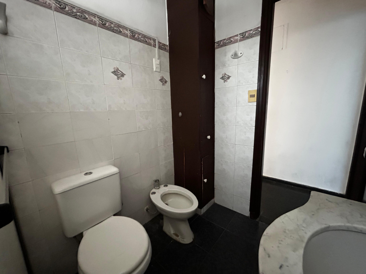 Casa ID.5254 - Venta Casa a Reciclar 3 Dormitorios Pocitos con Cochera