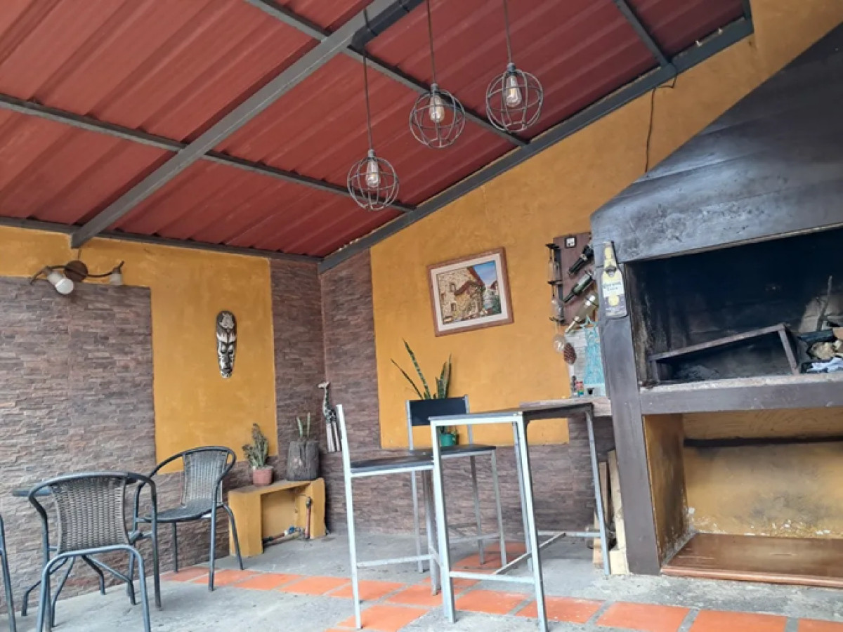 Casa ID.5041 - Venta Casa Duplex 2 Dormitorios Reducto con Barbacoa