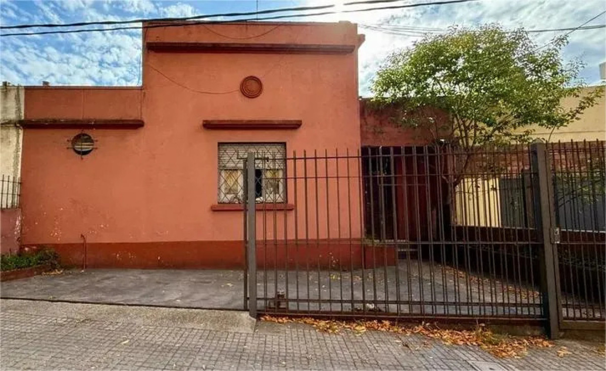 Casa ID.5891 - Venta Casa 3 Dormitorios La Blanqueada con patio y cochera 