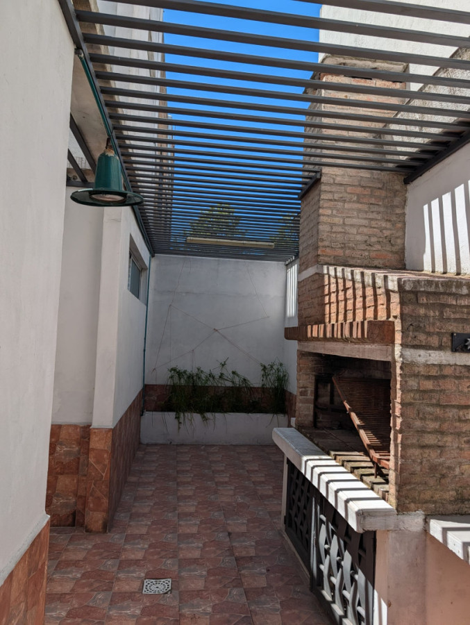 Casa ID.5946 - Alquiler o Venta Casa ideal Empresa La Blanqueada 160m2