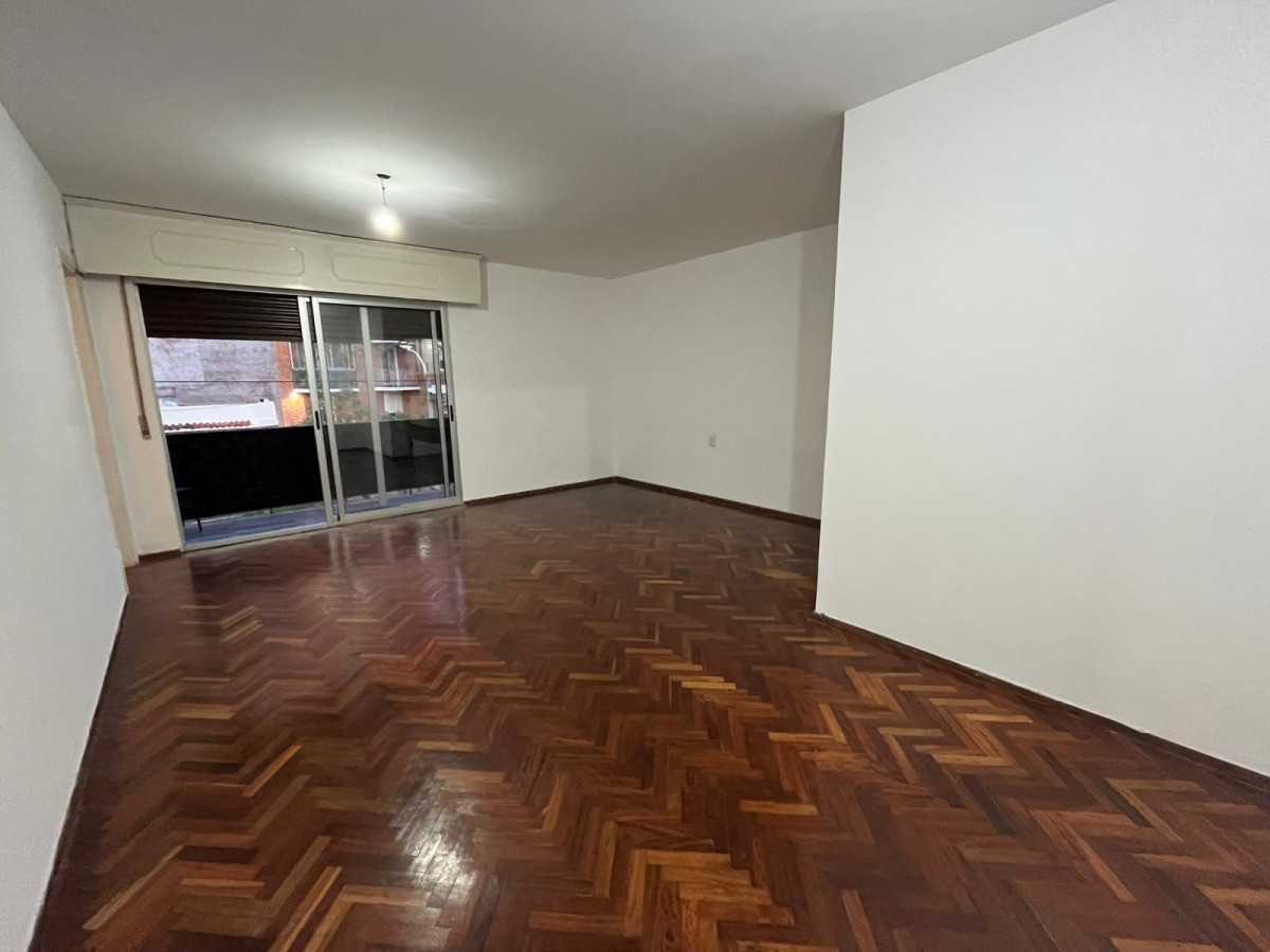 Casa ID.5345 - Venta Casa de Altos 2 Dormitorios Buceo con Balcon y Azotea
