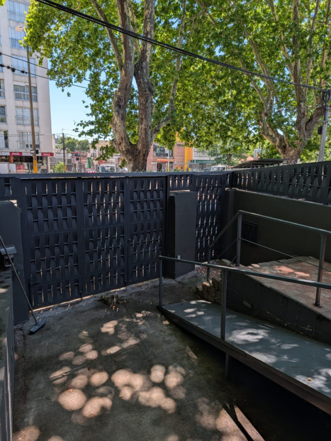 Casa ID.5946 - Alquiler o Venta Casa ideal Empresa La Blanqueada 160m2