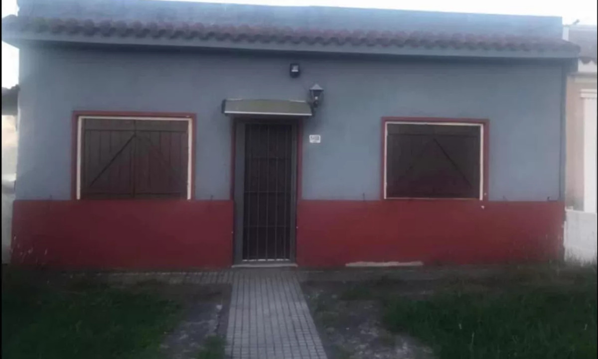 Casa ID.4560 - Venta Casa 2 Dormitorios Colón con patio con parrillero