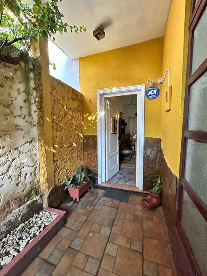 Casa ID.2740 - Venta Casa en ph 2 Dormitorios Buceo con Barbacoa y Garaje