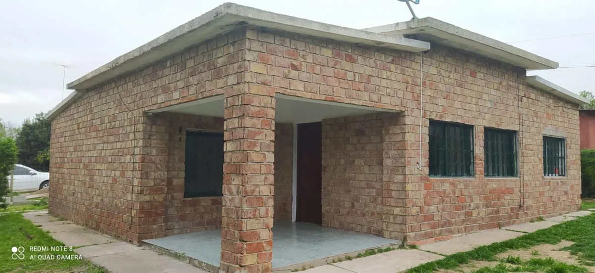 Casa ID.6883 - Alquiler Casa Lagomar 4 Dormitorios Patio Cochera y Parrillero